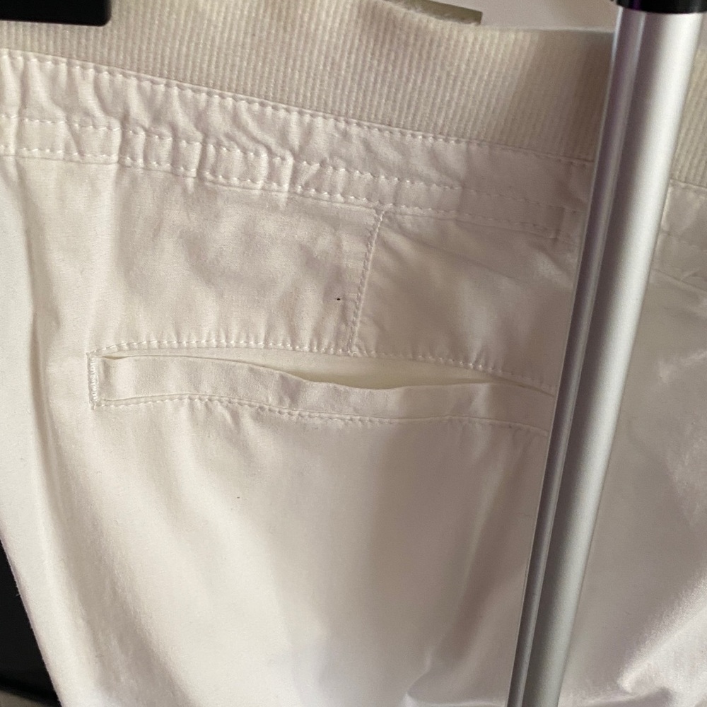 Laura Ashley Women's White Cargo Shorts - Picture 4 of 6